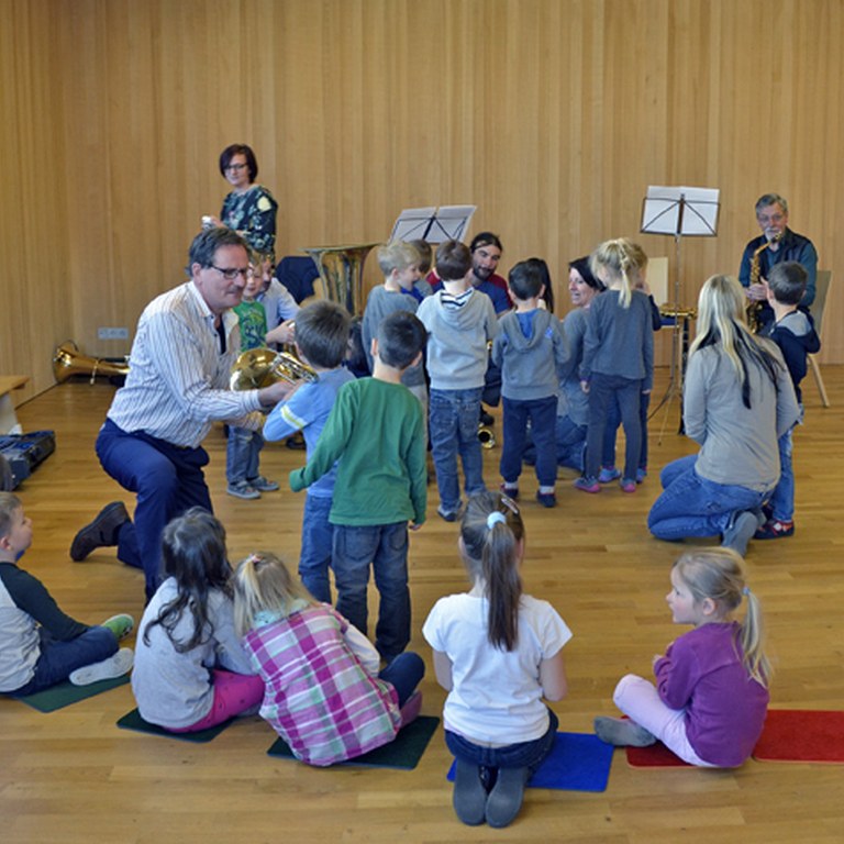 11 Musikverein im Kindergarten.jpg